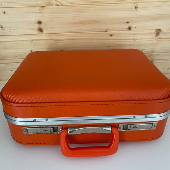 Vintage Retro Mod Orange Vinyl Suitcase Mid Century Travel Luggage 60s 70s Vibe - Picture 3 of 15
